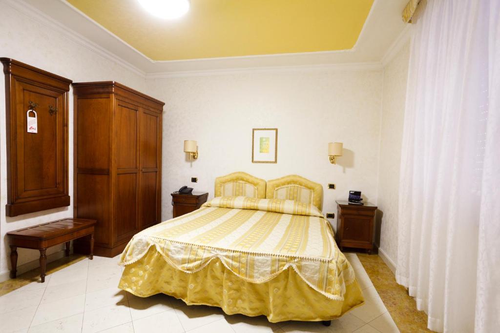Mariano IV Palace Hotel Oristano Room photo